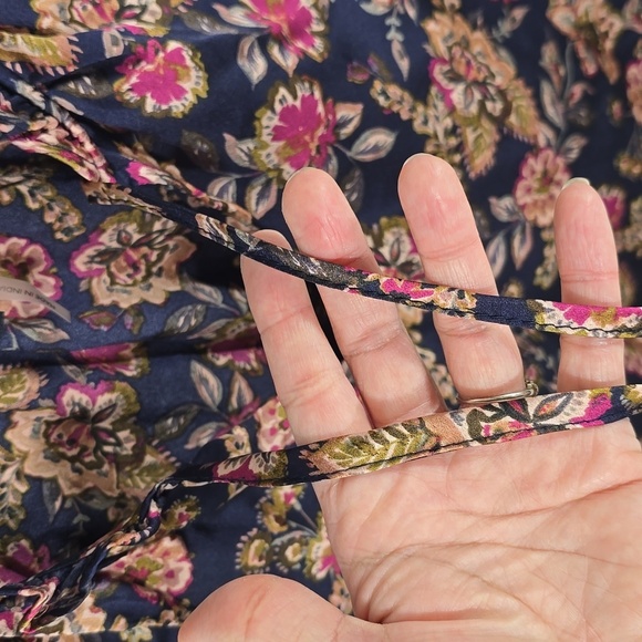 {1.STATE} Women's Floral Ruffle Split Neck Long-Sleeve Blouse - Size Small - Picture 9 of 13